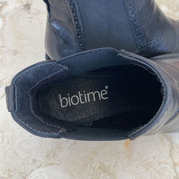 Biotime Adriana Leather Chelsea Boots - Picture 11 of 15
